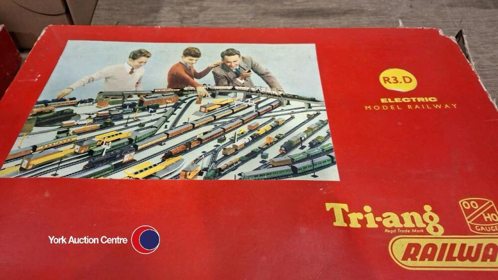 Vintage Triang train set with accessories | February timed online ...