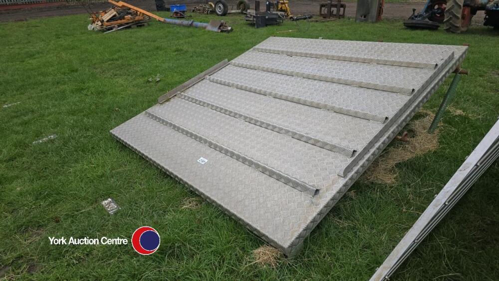 Livestock trailer ramp with assister springs to fit 12T tipping trailer ...