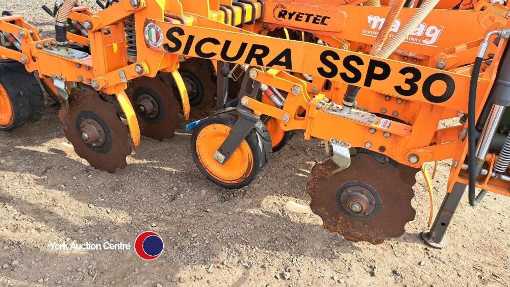 Ma/Ag 3m 17 row direct disc drill, grain only, ground metering ...
