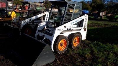 Bobcat 553 skid steer loader, very good condition, c/w nearly new bucket