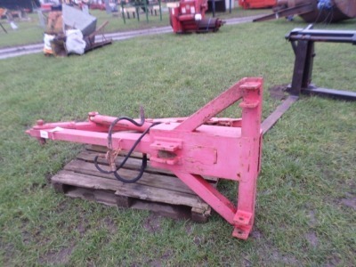 Tractor 3 point linkage fertiliser bag lifter,lifts good height into fertiliser spinner