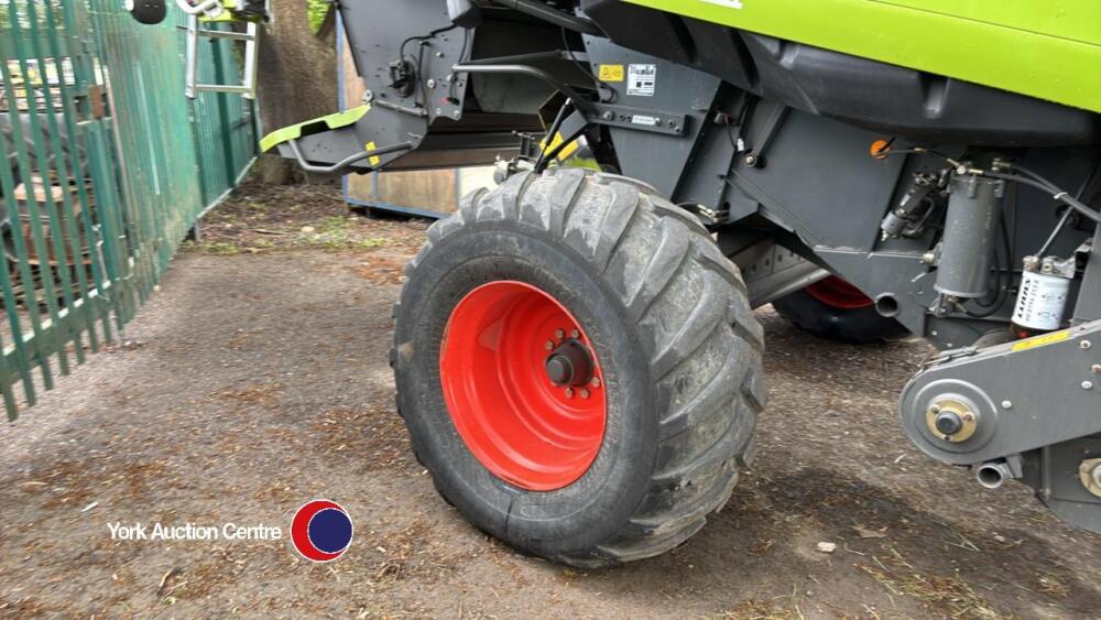 Claas Lexion 570 combine harvester c/w 25ft vario header, 2004, 3d ...