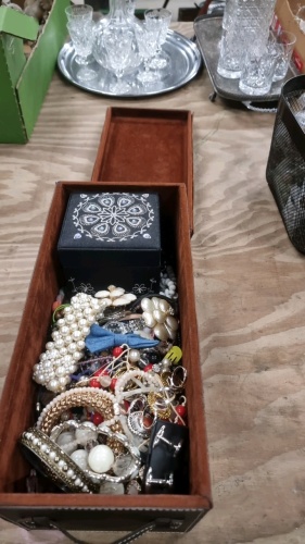 Black jewellery box