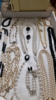 Tray of mainly pearl type jewellery