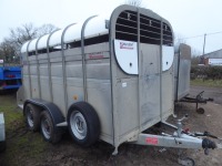 Nugent 126 livestock trailer