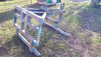 Albutt silage bale squeezer