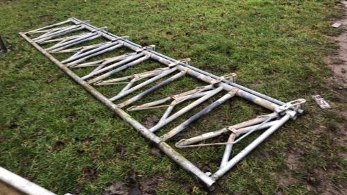 IAE 15ft auto headlock feed barrier