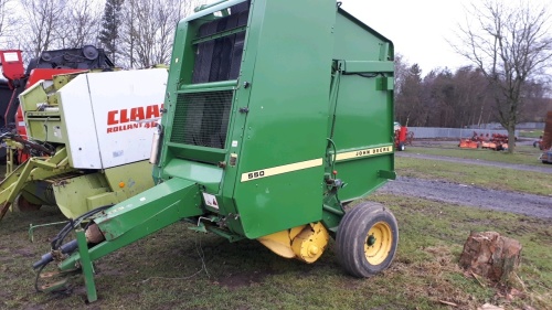 John Deere 550 round baler