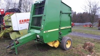 John Deere 550 round baler