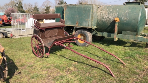 Single axle horse carriage