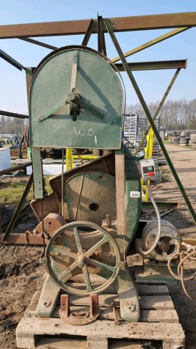 Large band saw