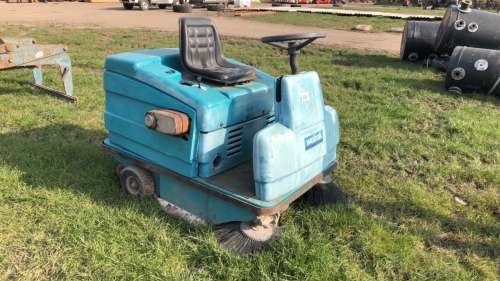 Ride on petrol road sweeper