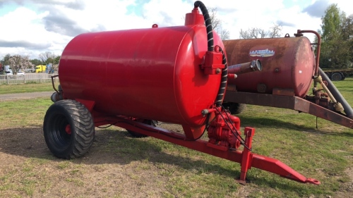 Slurry tanker c/w suction pipe