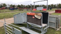 Ritchie Combi Clamp sheep handler