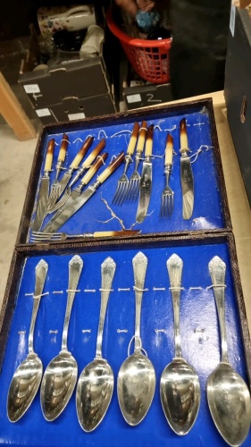 Box of mixed cutlery & knives