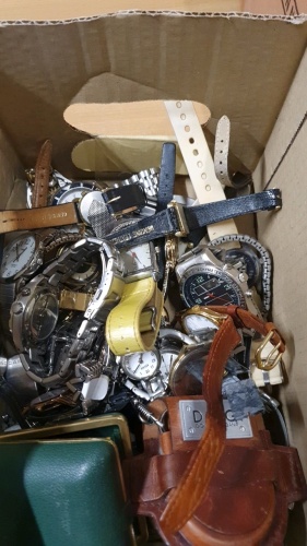 Quantity of watches and travel alarm clock