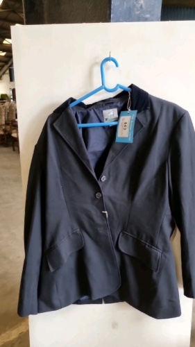 Size 48 Requisite navy show jacket