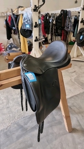 17.5" Black leather jaguar/Harry Dabbs dressage saddle, good used condition, lovely comfy saddle. Medium wide width