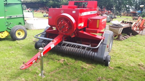 Massey Ferguson 1839 in line baler
