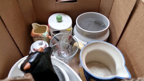 Assorted vintage kitchenalia