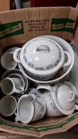 41 piece quality dinner and tea service including serving dishes, tureen, teapot, milk jug, sugar bowl