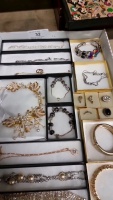 Tray of boxed good quality costume jewellery including rings
