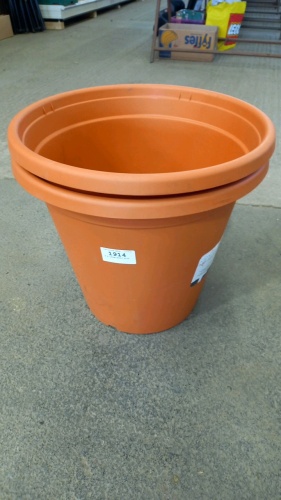 2 x large plant pots