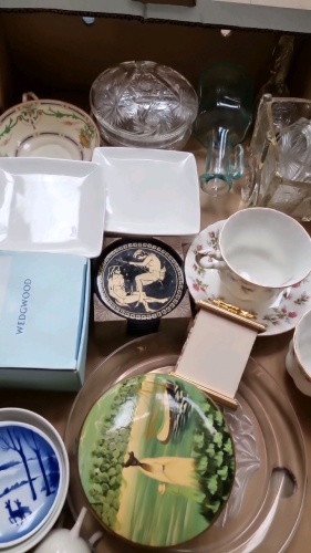 Assorted vintage collectable including Wedgwood, Royal Albert, Aynsley etc