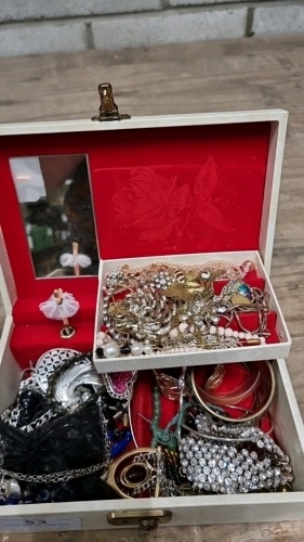 Cream box of jewellery