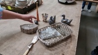 Set of 3 pewter ducks, 6 piece set of cake knives/forks, net basket, jewellery box, hunting horn, silver plant pot