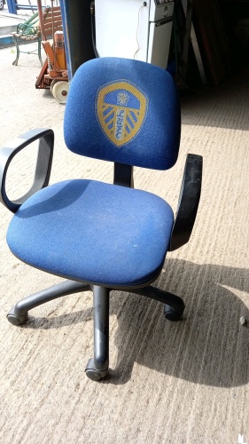 Swivel Leeds United office chair