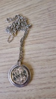 George V gold sovereign in pendant frame and gold neck chain