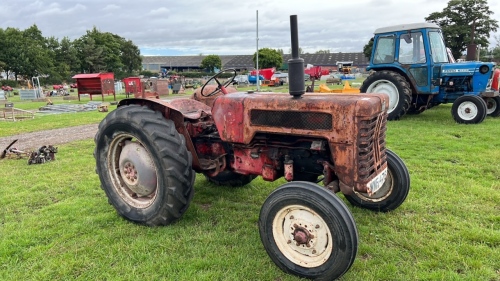 International B275 tractor, runs and drives