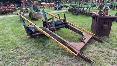 Mill Marquis front loader with brackets to fit Ford tractor