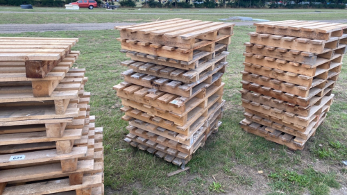 12 x pallets 4'x3', vgc