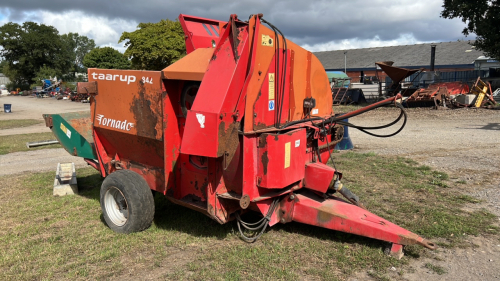 Taarup 842 bale shredder, 2003
