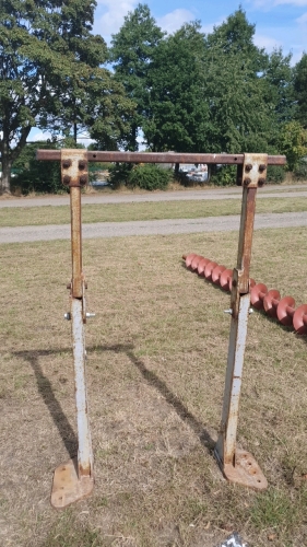 MF 135 roll bar