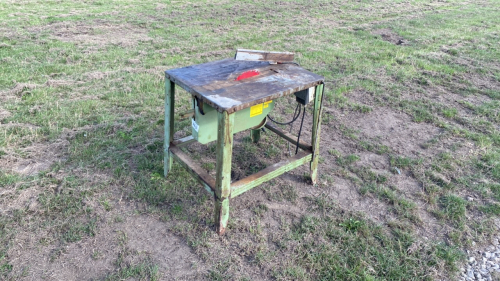 Electric saw bench