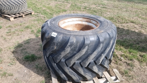 8-stud implement wheel and tyre 700/400/22.5