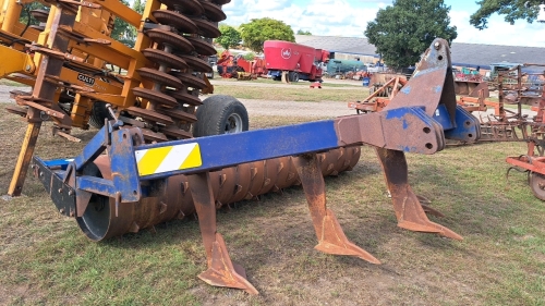 NRH 5-leg subsoiler with large packer