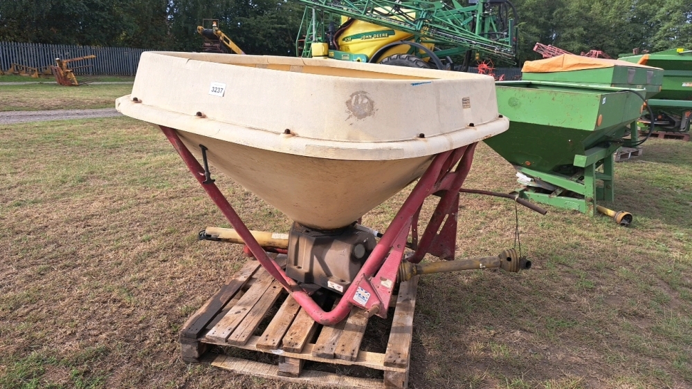 Vicon fertiliser spreader York Machinery Sale (Machinery, trailers