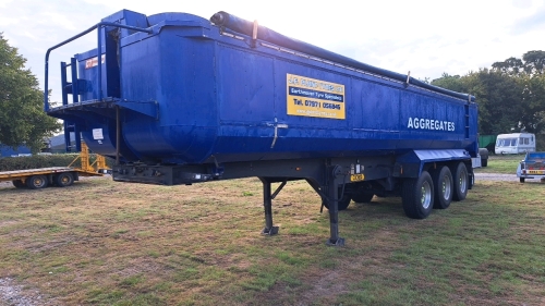 2002 Fruehauf aggregate trailer, 12 months test, alloy wheels, 90\% tyres, remote weigher, rollover sheet, good floor, spare wheel.