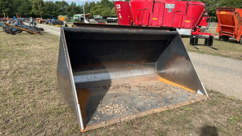 Strimech X-form 7'6" grain bucket, Matbro brackets