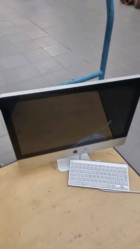 Apple Mac 21" computer, 16GB memory, keyboard and mouse