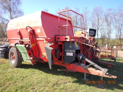 Kuhn Euromix 1060 diet feeder