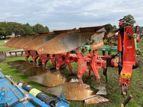 Kuhn MultiMaster 122 5F plough