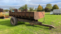 Single axle tipping trailer