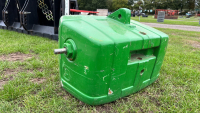 John Deere 900kg weight