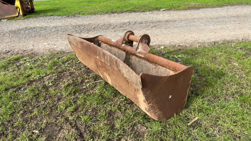 1.5m wide digger bucket