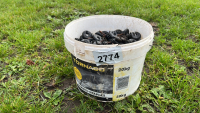 Quantity of electric fence screw in insulators